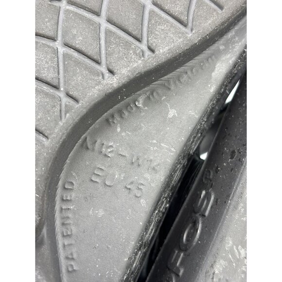 Oofos Mens Size 12 Black & Silver OOfoam Recovery Flip Flops Sandals Lightweight - Picture 8 of 9